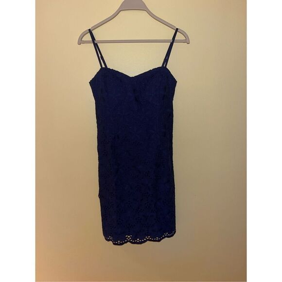Lilly Pulitzer Navy Lace Eyelet Mini Dress Size 2 Tie Back Keyhole - Picture 1 of 4